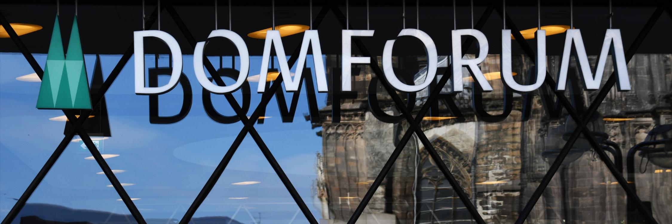 Logo Domforum Außenfassade Spiegelung Dom @ Maria Jacoby