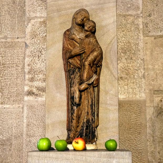 Apfelmadonna (c) Werner Timmerscheidt Apfelmadonna