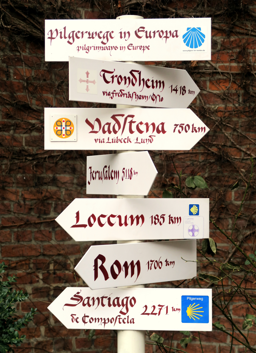 Pilgerwegweise - WikiCommons - User NordNordWest