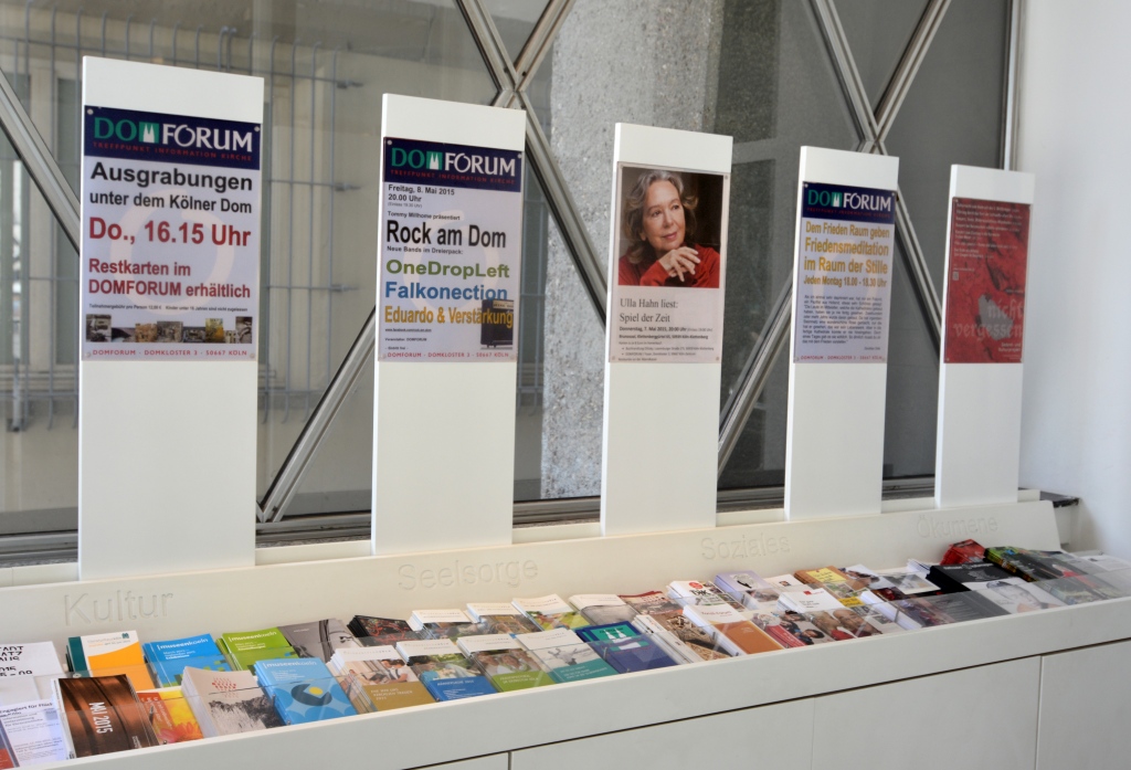 07_2015_Auslagen Foyer2_DSC_9976